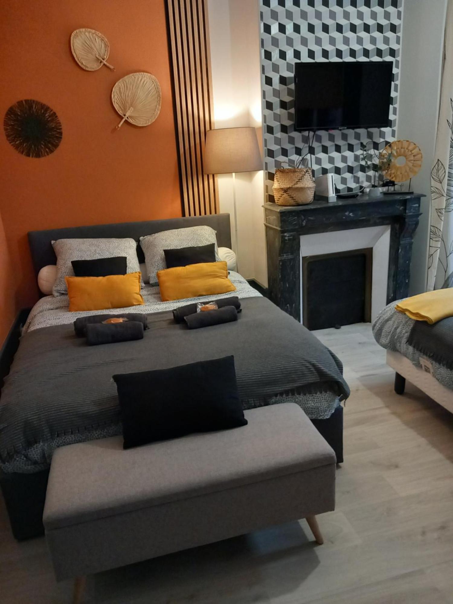 Les Loges Du Theatre Degustation Champagne Offerte Jacuzzi Sauna Jeux Velos Maison Prive 150M2 Historique 14Pers Max Emplacement Exceptionnel Et Chic, 200M De L'Avenue De Champagne, Gare, Musee, Jardins, Restaurations, Toutes Commodites Épernay Esterno foto