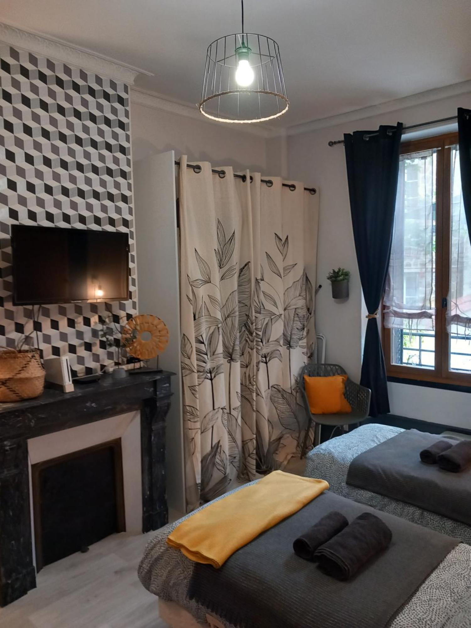 Les Loges Du Theatre Degustation Champagne Offerte Jacuzzi Sauna Jeux Velos Maison Prive 150M2 Historique 14Pers Max Emplacement Exceptionnel Et Chic, 200M De L'Avenue De Champagne, Gare, Musee, Jardins, Restaurations, Toutes Commodites Épernay Esterno foto